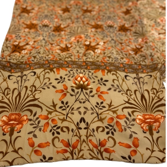 Silk Scarf – Metropolitan Museum of Art - Arts & Crafts Floral Design - Picture 6 of 9